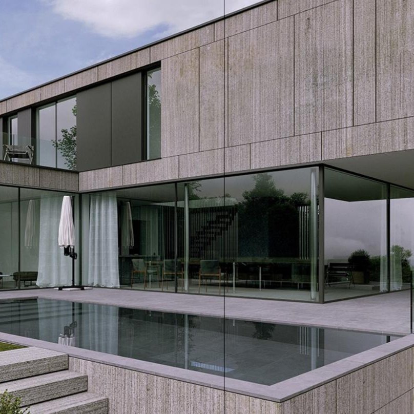 Einfamilienhaus mit Pool Modernes Einfamilienhaus mit Pool und Glasfront – Heizung und Sanitär von SOS Gebäudetechnik
